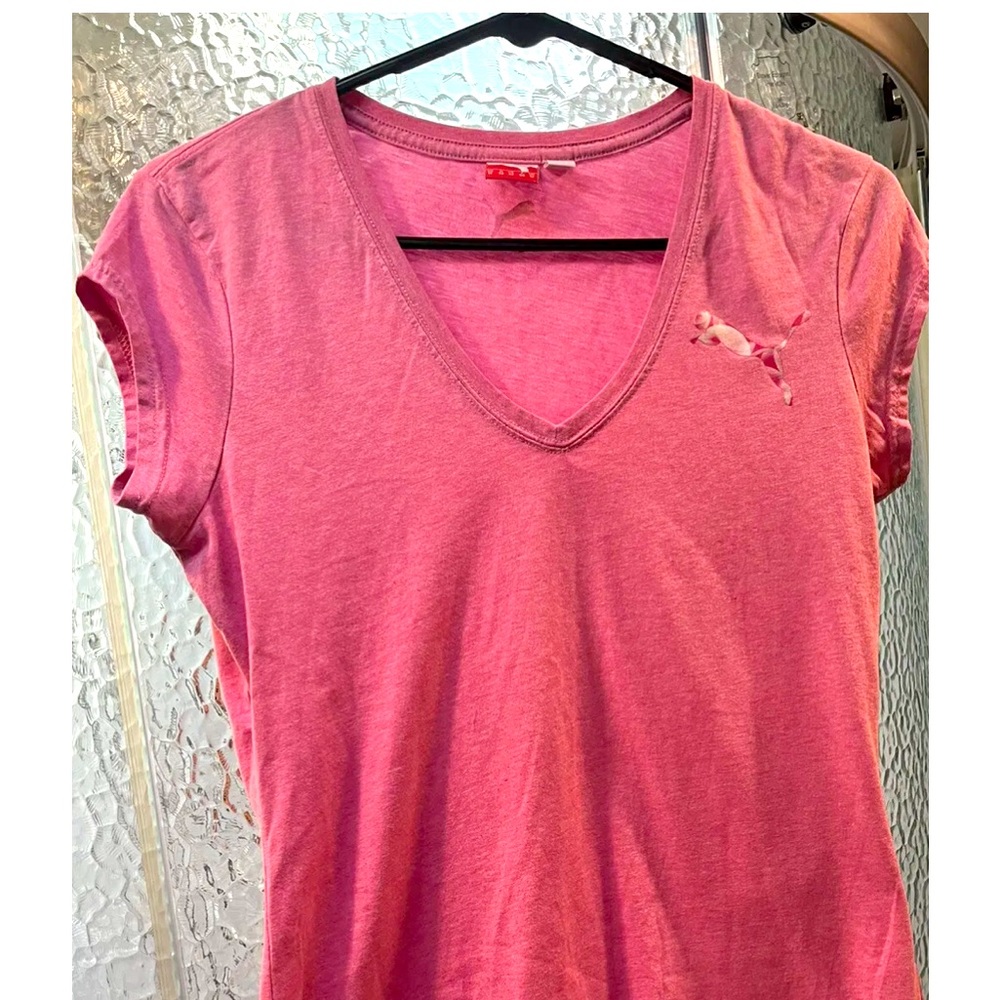 Puma short sleeve shirt, barely worn size medium no stains rips